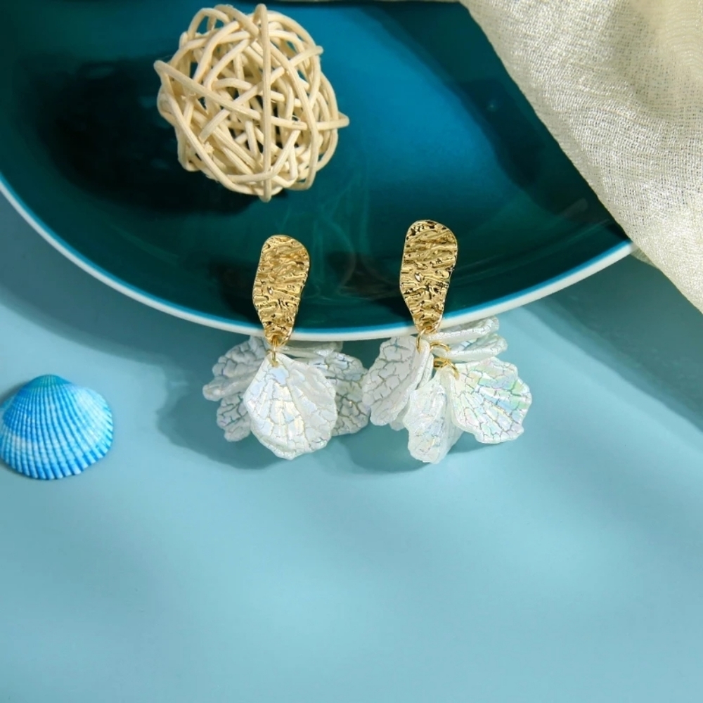 3 pairs Ss925post Crackle Petals Goldtone Earrings